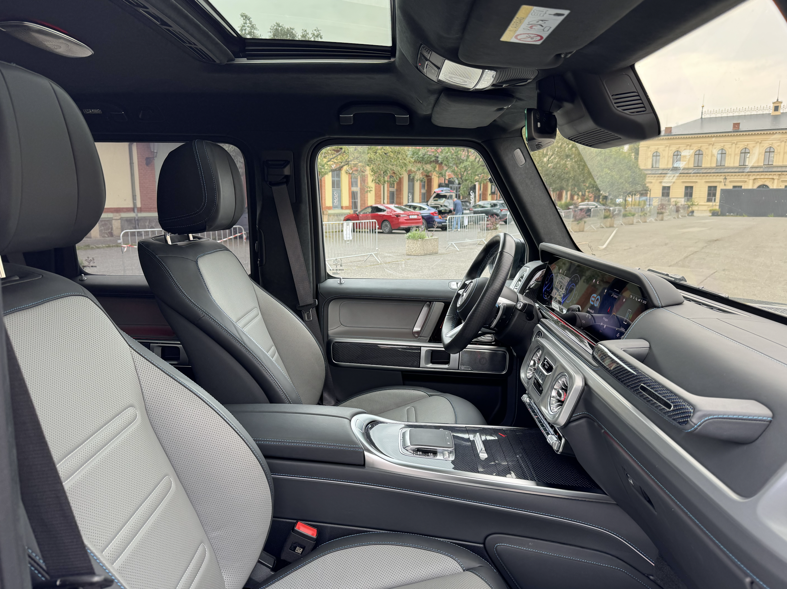 MERCEDES G 580 EQ | SKLADEM | PRVNÍ ELEKTICKÉ GÉČKO | ČESKÉ PŘEDVÁDĚCÍ AUTO | ŠEDÁ S ČERNOU KŮŽÍ | LIMITOVANÁ EDITION ONE | MAXIMÁLNÍ VÝBAVA | VIP SLEVA | NÁKUP ONLINE | AUTOiBUY.com